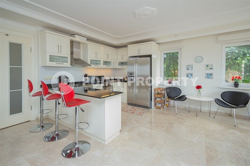 Three-storey villa with panoramic views of the sea and Mount Kale, in the prestigious area of Alanya - Bektas-id-7019-photo-6