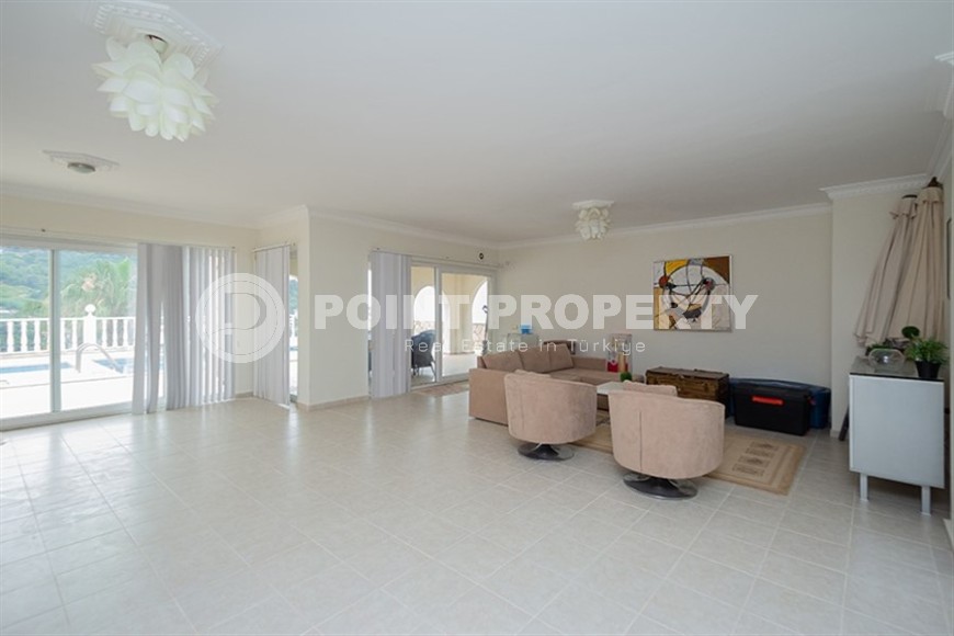 Three-storey villa with panoramic views of the sea and Mount Kale, in the prestigious area of Alanya - Bektas-id-7019-photo-7