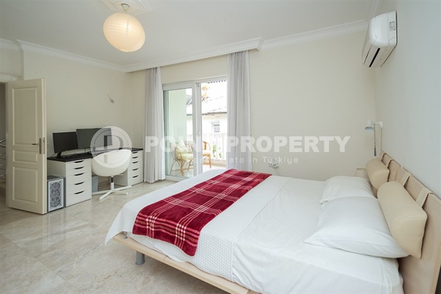 Three-storey villa with panoramic views of the sea and Mount Kale, in the prestigious area of Alanya - Bektas-id-7019-photo-9