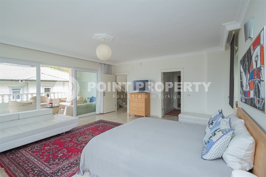 Three-storey villa with panoramic views of the sea and Mount Kale, in the prestigious area of Alanya - Bektas-id-7019-photo-11