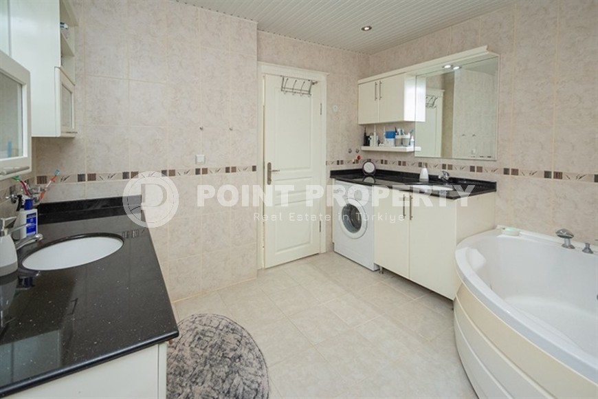 Three-storey villa with panoramic views of the sea and Mount Kale, in the prestigious area of Alanya - Bektas-id-7019-photo-16