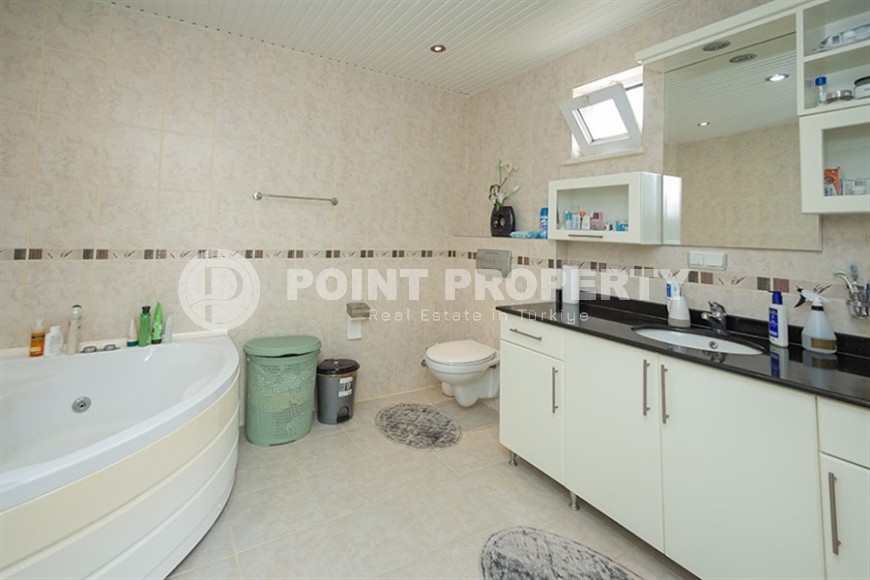 Three-storey villa with panoramic views of the sea and Mount Kale, in the prestigious area of Alanya - Bektas-id-7019-photo-17