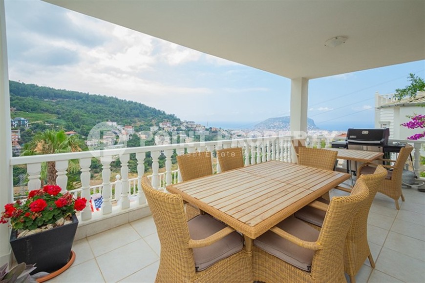 Three-storey villa with panoramic views of the sea and Mount Kale, in the prestigious area of Alanya - Bektas-id-7019-photo-23