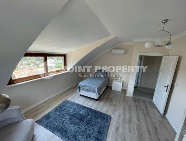 Меблированная двухуровневая квартира с видом на горы, на 5-м этаже с мансардой в резиденции 2022 года постройки-id-7022-фото-5