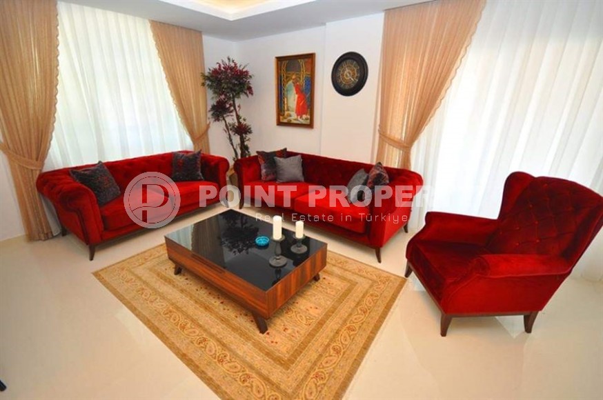 Просторная двухуровневая квартира с тремя спальными комнатами, на 5-м этаже с мансардой, в центре Аланьи-id-7028-фото-2