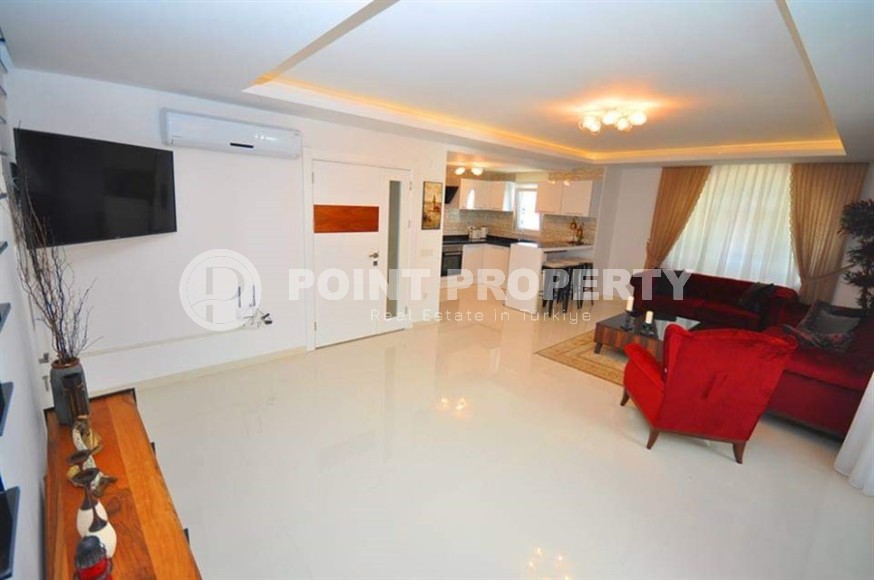 Просторная двухуровневая квартира с тремя спальными комнатами, на 5-м этаже с мансардой, в центре Аланьи-id-7028-фото-3