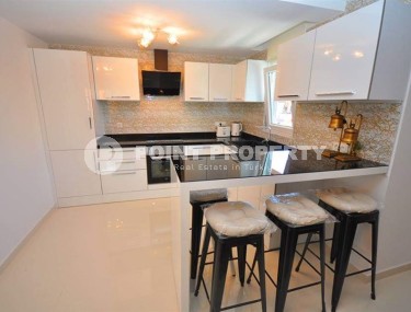 Spacious duplex apartment with three bedrooms, on the 5th floor with attic, in the center of Alanya-id-7028-photo-4