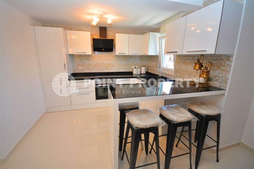 Просторная двухуровневая квартира с тремя спальными комнатами, на 5-м этаже с мансардой, в центре Аланьи-id-7028-фото-4