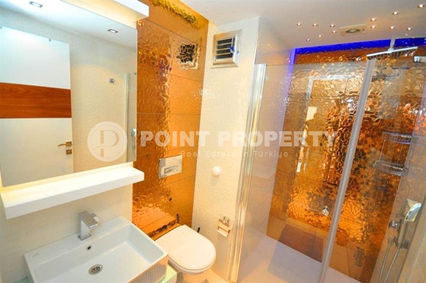 Просторная двухуровневая квартира с тремя спальными комнатами, на 5-м этаже с мансардой, в центре Аланьи-id-7028-фото-11