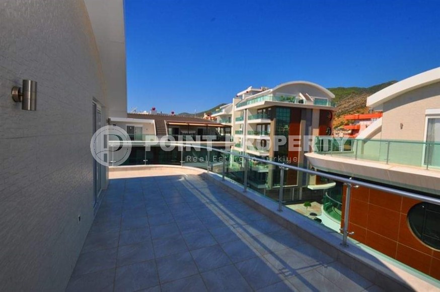 Просторная двухуровневая квартира с тремя спальными комнатами, на 5-м этаже с мансардой, в центре Аланьи-id-7028-фото-14