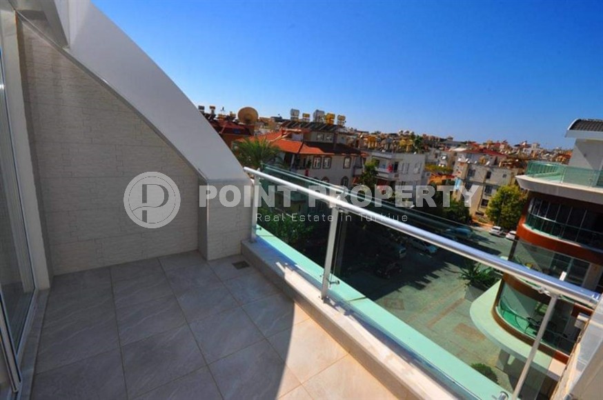 Просторная двухуровневая квартира с тремя спальными комнатами, на 5-м этаже с мансардой, в центре Аланьи-id-7028-фото-16