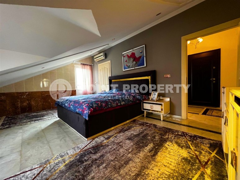 Панорамная двухуровневая квартира с джакузи на террасе с видом на море, в центре района Махмутлар-id-7034-фото-14