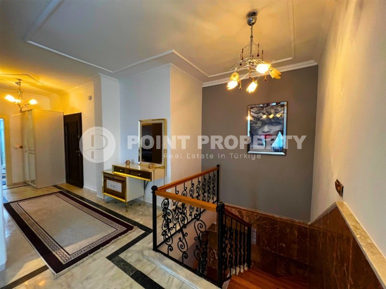 Панорамная двухуровневая квартира с джакузи на террасе с видом на море, в центре района Махмутлар-id-7034-фото-16