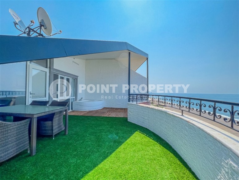 Панорамная двухуровневая квартира с джакузи на террасе с видом на море, в центре района Махмутлар-id-7034-фото-21