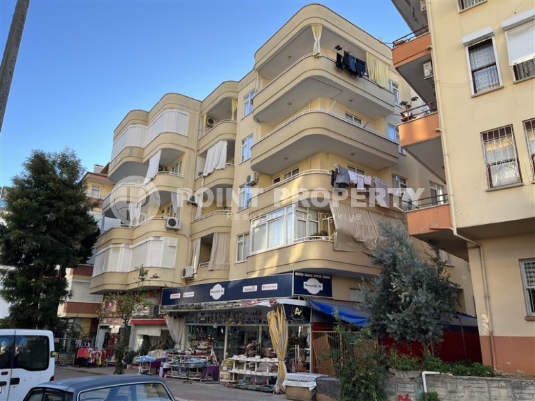 Апартаменты с тремя спальными комнатами и отдельной кухней, на 3-м этаже в доме 2007 года постройки-id-7037-фото-1