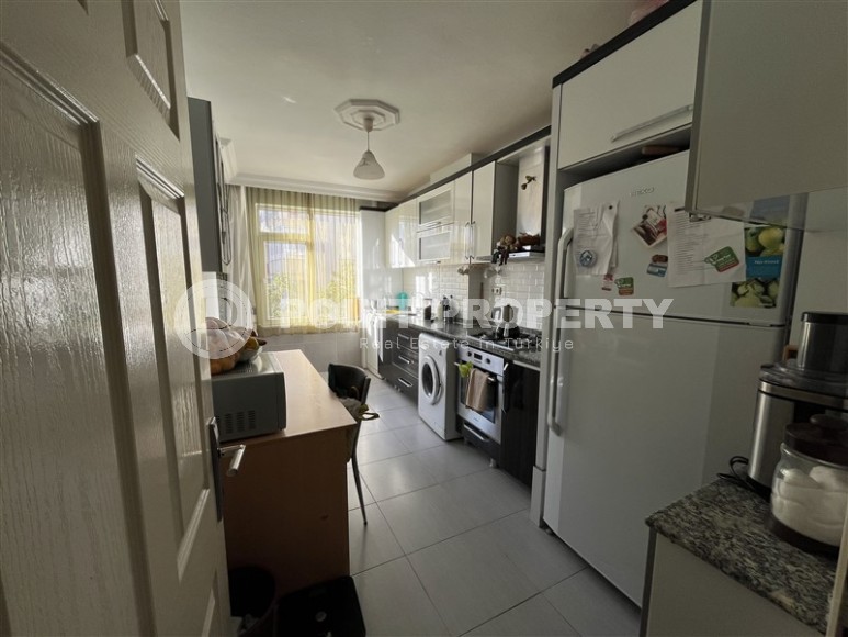 Апартаменты с тремя спальными комнатами и отдельной кухней, на 3-м этаже в доме 2007 года постройки-id-7037-фото-3