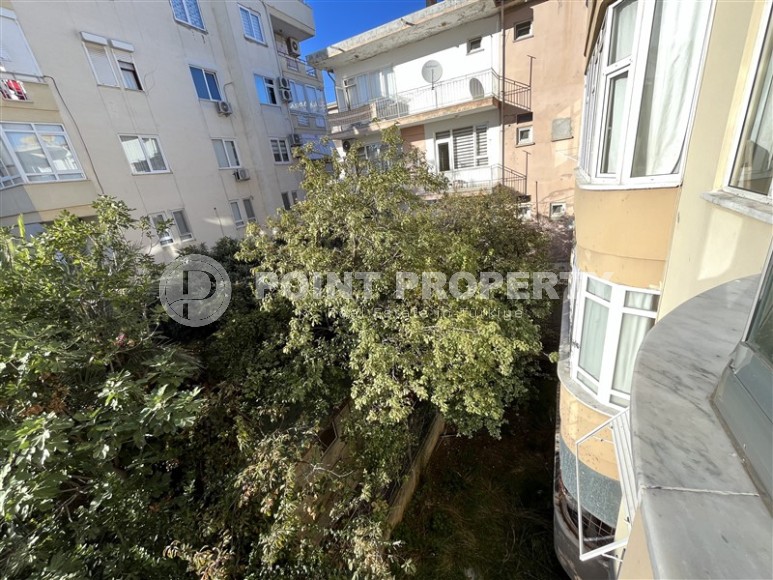 Апартаменты с тремя спальными комнатами и отдельной кухней, на 3-м этаже в доме 2007 года постройки-id-7037-фото-13