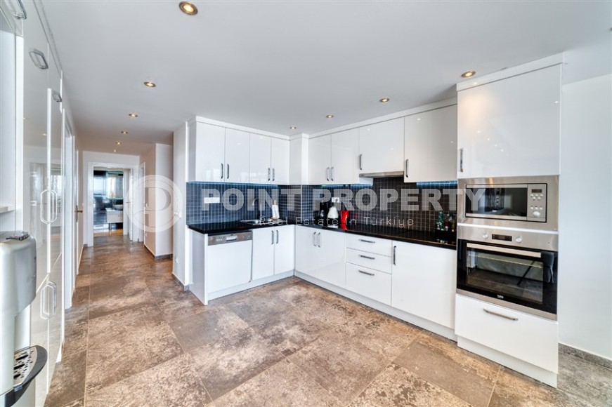 Stylish apartment with modern design 1300 meters from the sea, in a quiet area of Alanya - Cikcilli-id-7041-photo-5