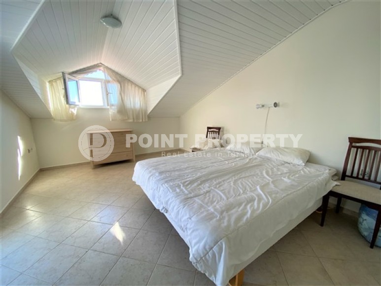 Panoramic duplex apartment with sea and mountain views, on the 3rd floor with attic in the center of Alanya-id-7051-photo-5