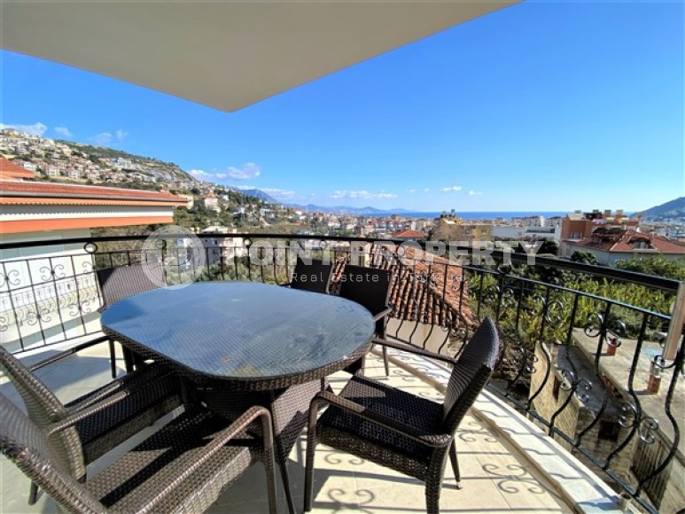 Panoramic duplex apartment with sea and mountain views, on the 3rd floor with attic in the center of Alanya-id-7051-photo-8