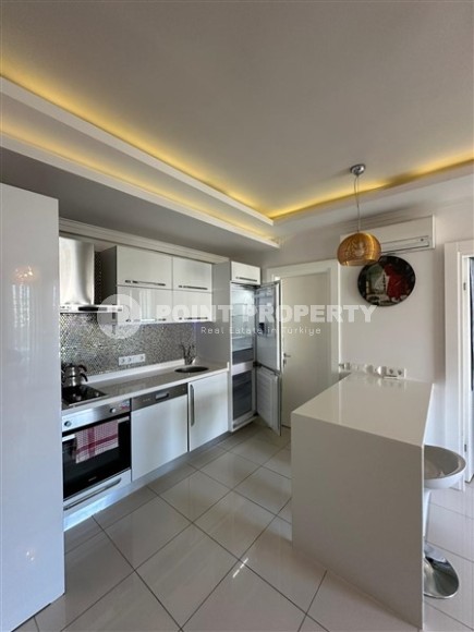 Comfortable 1+1 apartment 100 meters from the sea, in the center of the prestigious area of Alanya - Kestel-id-7053-photo-4