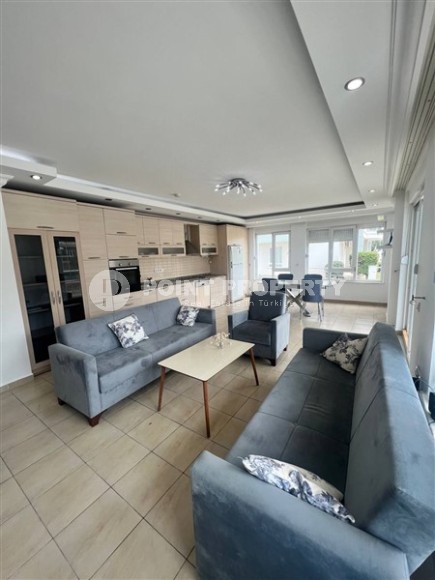 Spacious, bright apartment with furniture and household appliances, 1200 meters from the sea, in the center of Alanya-id-7059-photo-1