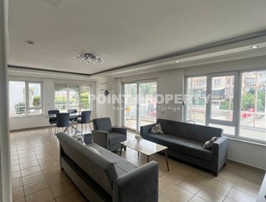 Spacious, bright apartment with furniture and household appliances, 1200 meters from the sea, in the center of Alanya-id-7059-photo-2