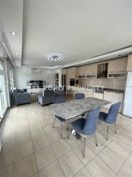 Spacious, bright apartment with furniture and household appliances, 1200 meters from the sea, in the center of Alanya-id-7059-photo-3