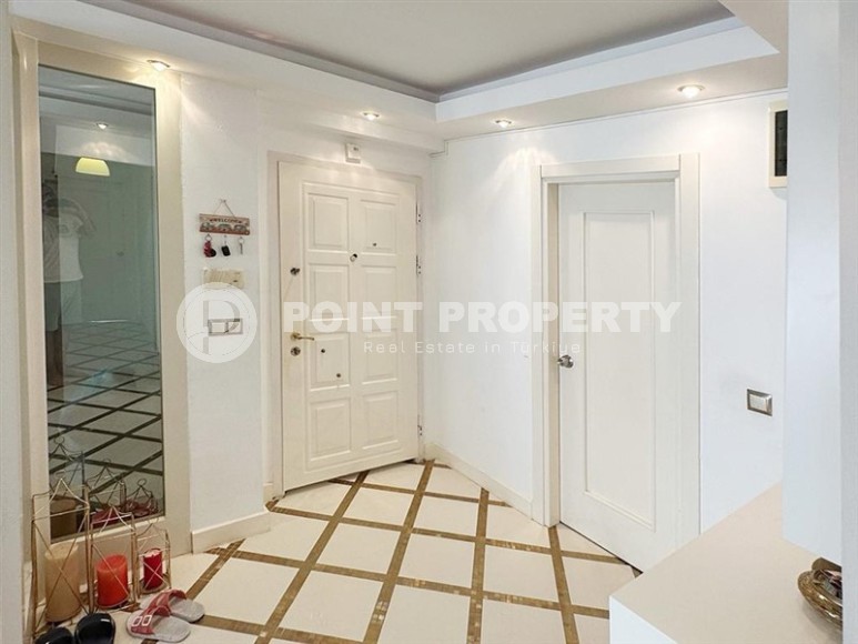 Modern apartment with comfortable furniture and all necessary appliances, one and a half kilometers from the sea, in the center of Alanya-id-7062-photo-9