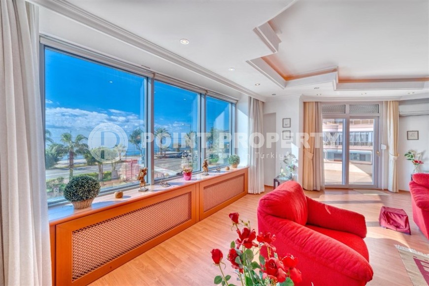 Светлая, уютная квартира с роскошной локацией на первой линии от моря, в центре современного района Аланьи - Нижняя Оба-id-7063-фото-3