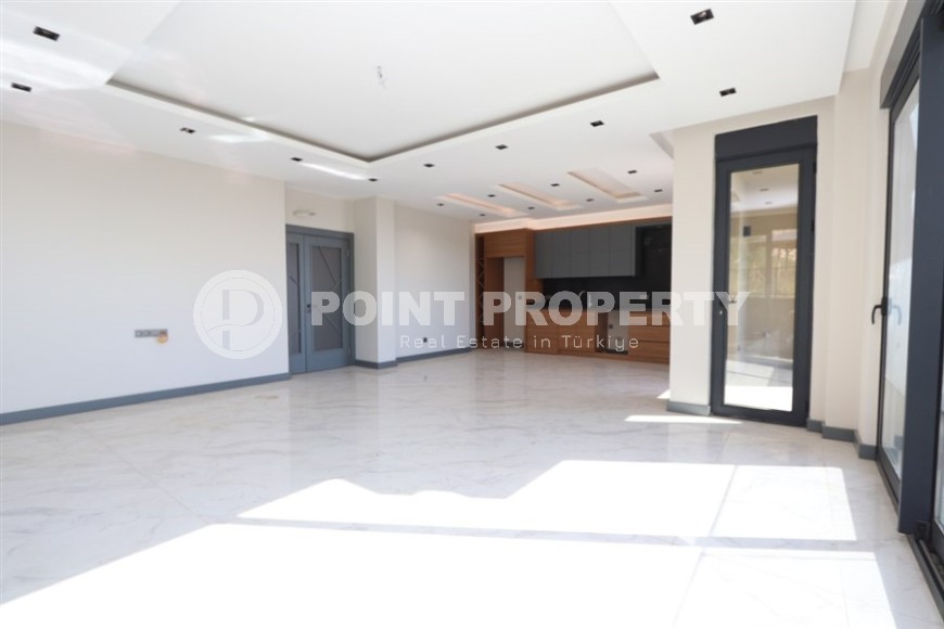 Просторная двухуровневая квартира с собственным садом в элитном районе Аланьи - Тепе-id-7090-фото-3