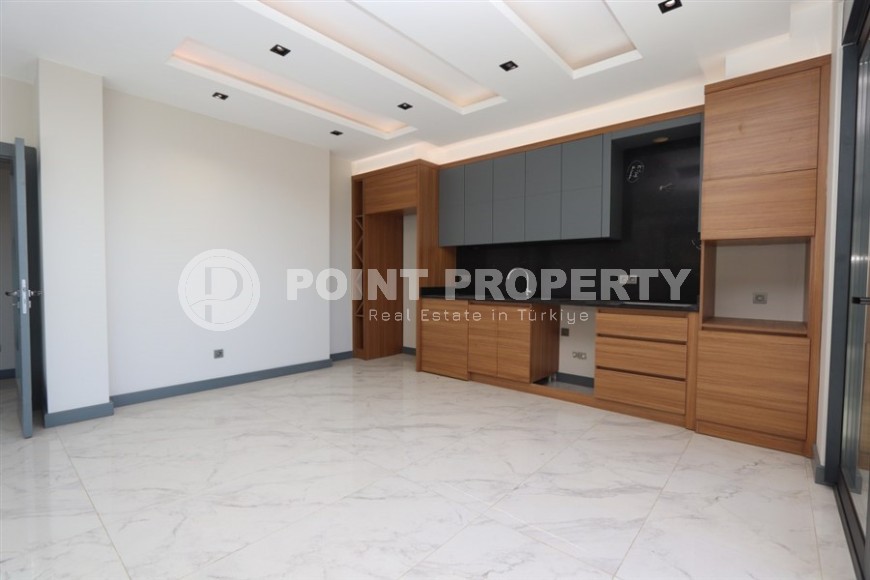 Просторная двухуровневая квартира с собственным садом в элитном районе Аланьи - Тепе-id-7090-фото-4