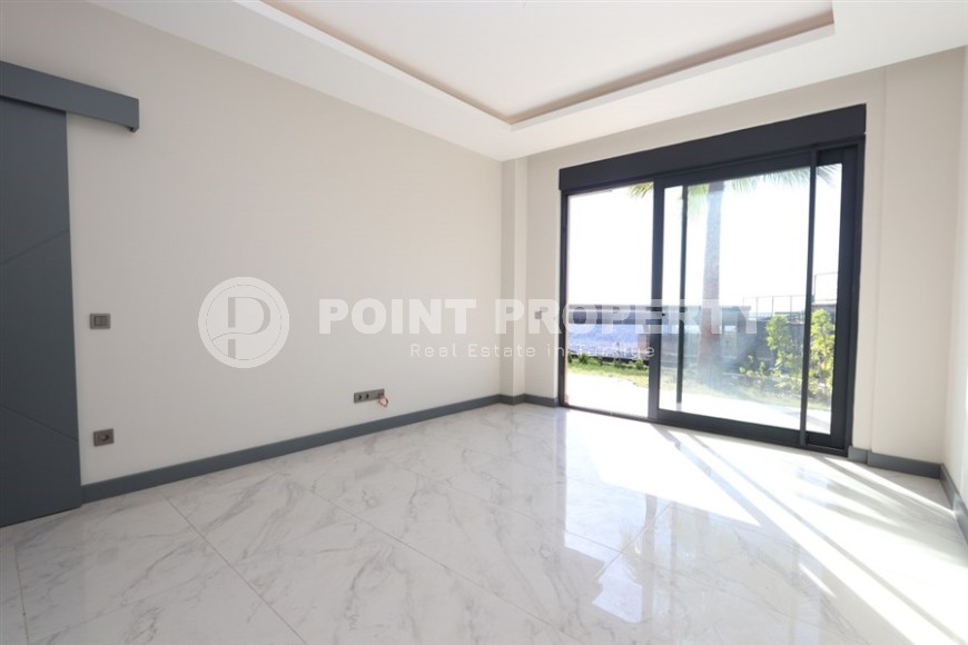 Просторная двухуровневая квартира с собственным садом в элитном районе Аланьи - Тепе-id-7090-фото-5