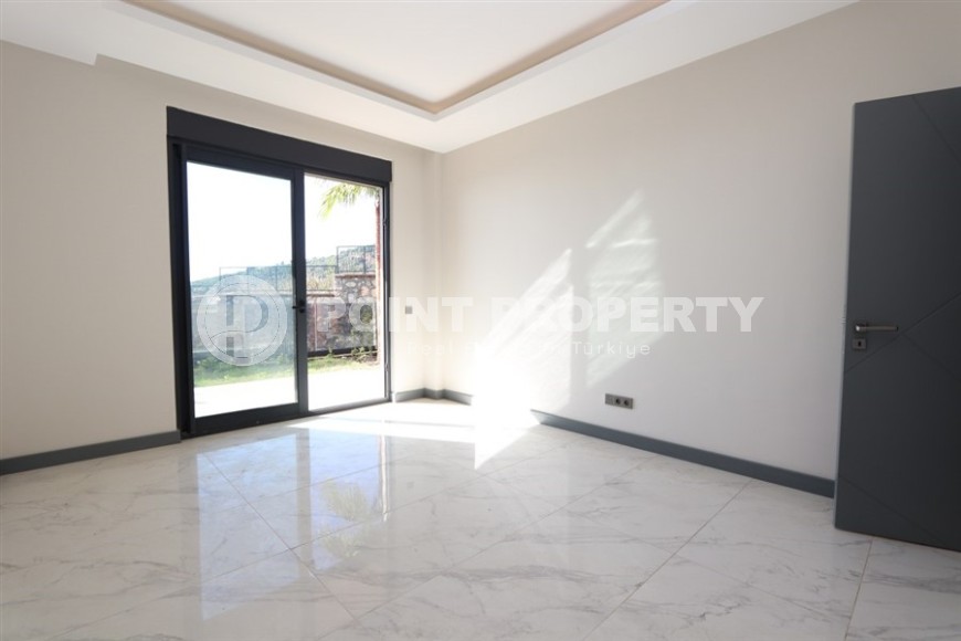 Просторная двухуровневая квартира с собственным садом в элитном районе Аланьи - Тепе-id-7090-фото-6