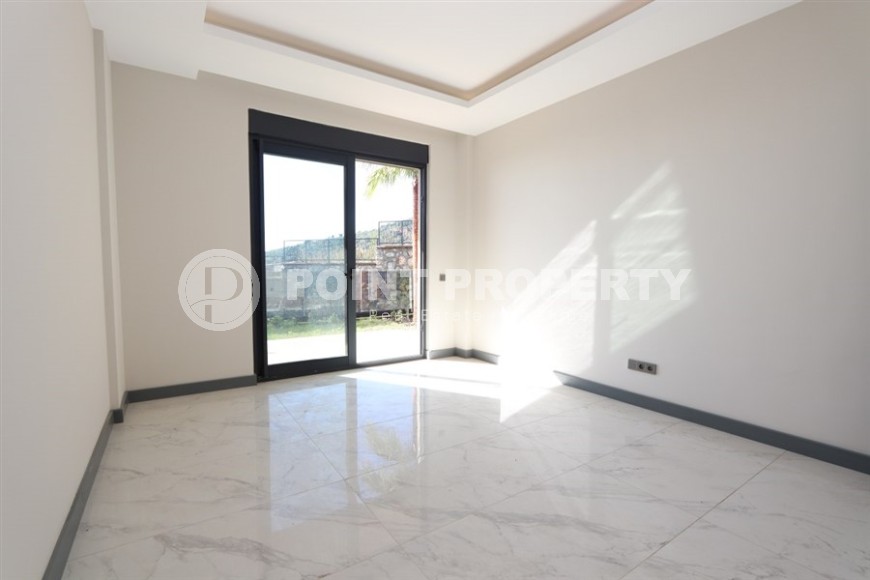 Просторная двухуровневая квартира с собственным садом в элитном районе Аланьи - Тепе-id-7090-фото-7