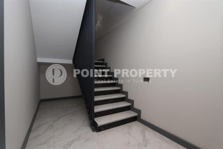 Просторная двухуровневая квартира с собственным садом в элитном районе Аланьи - Тепе-id-7090-фото-9