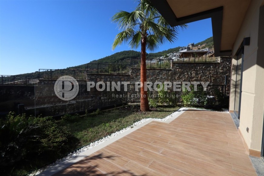 Просторная двухуровневая квартира с собственным садом в элитном районе Аланьи - Тепе-id-7090-фото-17