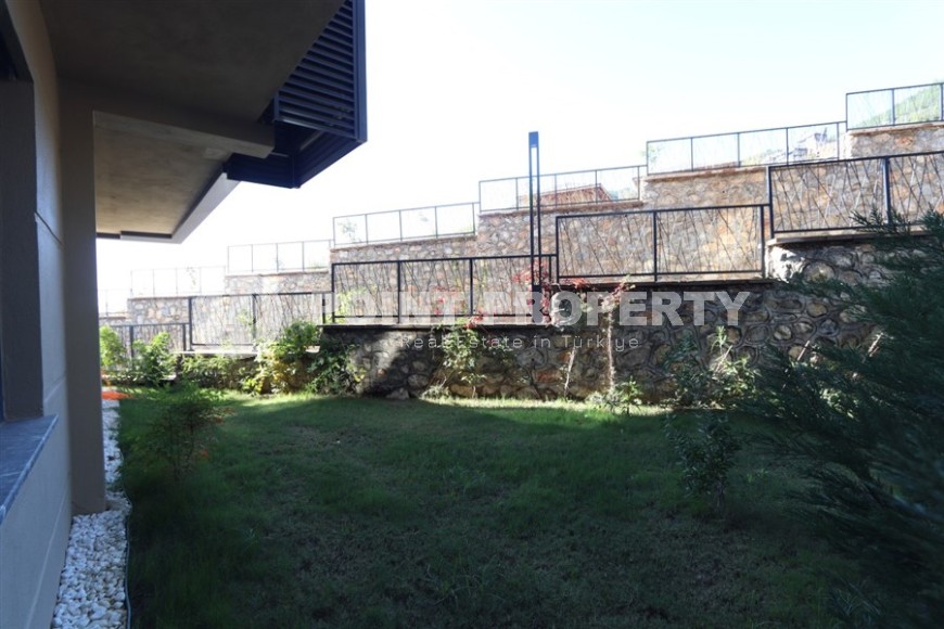 Просторная двухуровневая квартира с собственным садом в элитном районе Аланьи - Тепе-id-7090-фото-18