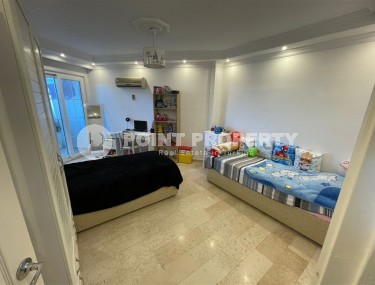 Благоустроенная квартира с мебелью и бытовой техникой в 600 метрах от моря, в центре района Тосмур-id-7092-фото-4