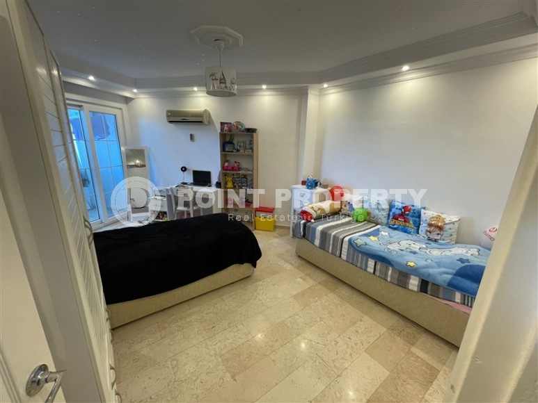 Благоустроенная квартира с мебелью и бытовой техникой в 600 метрах от моря, в центре района Тосмур-id-7092-фото-4