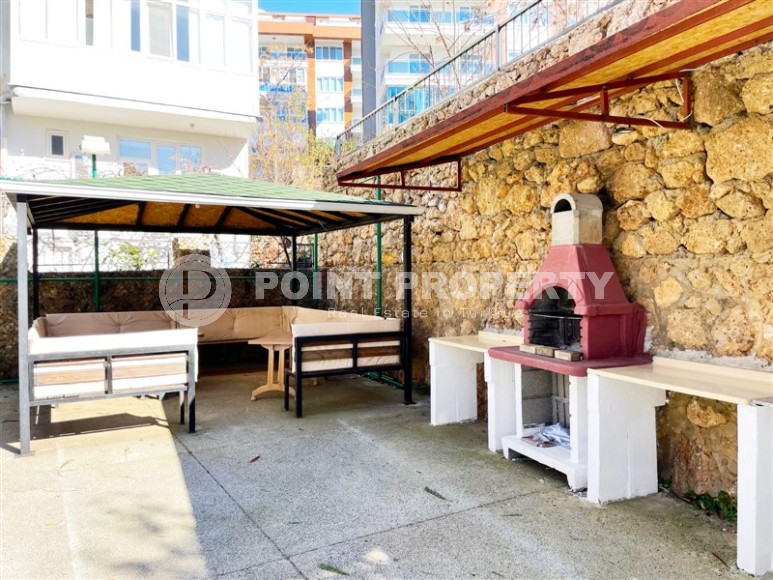 Благоустроенная квартира с мебелью и бытовой техникой в 600 метрах от моря, в центре района Тосмур-id-7092-фото-10