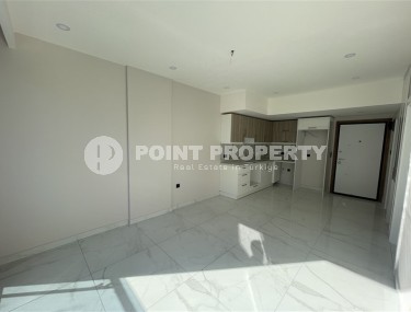 Светлая квартира с качественной чистовой отделкой, в 450 метрах от пляжа Клеопатры, в центре Аланьи-id-7106-фото-2