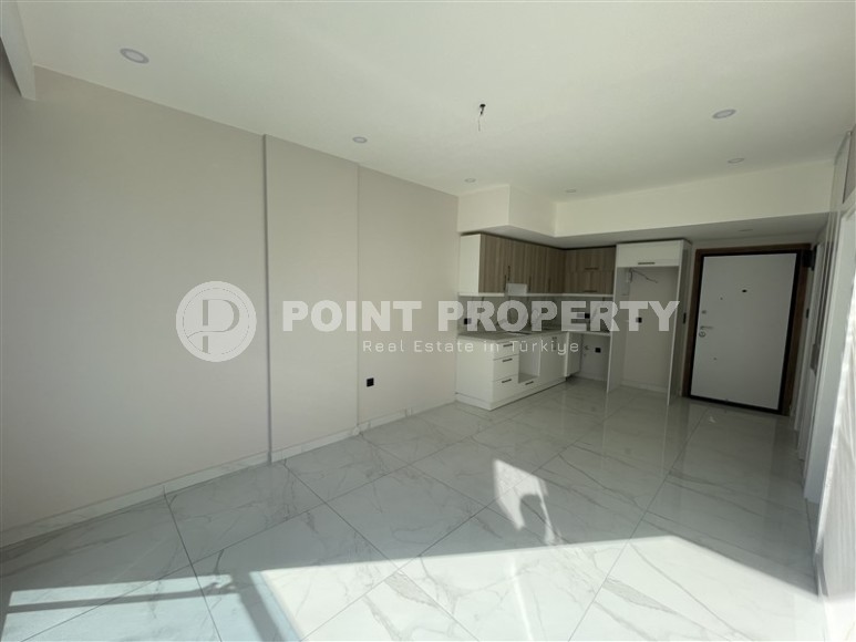 Светлая квартира с качественной чистовой отделкой, в 450 метрах от пляжа Клеопатры, в центре Аланьи-id-7106-фото-2