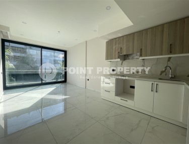 Светлая квартира с качественной чистовой отделкой, в 450 метрах от пляжа Клеопатры, в центре Аланьи-id-7106-фото-4