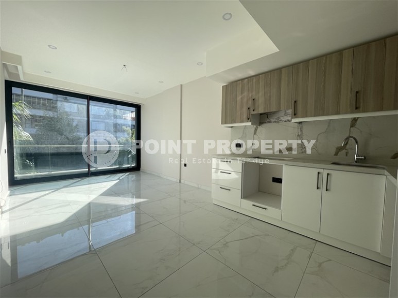 Светлая квартира с качественной чистовой отделкой, в 450 метрах от пляжа Клеопатры, в центре Аланьи-id-7106-фото-4