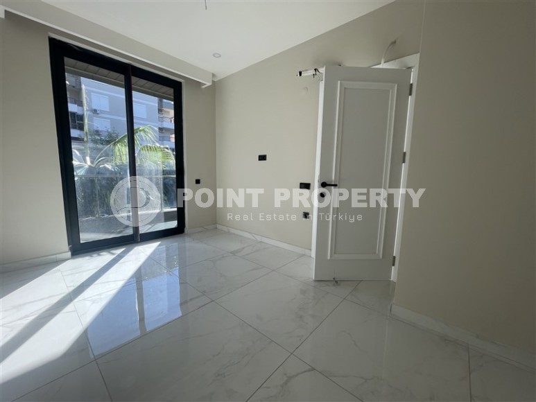 Светлая квартира с качественной чистовой отделкой, в 450 метрах от пляжа Клеопатры, в центре Аланьи-id-7106-фото-7