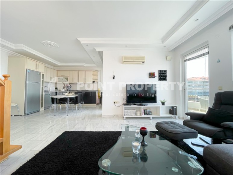 Двухуровневая квартира с панорамным видом на море и горы, на 9-м этаже с мансардой, в центре района Тосмур-id-7110-фото-2