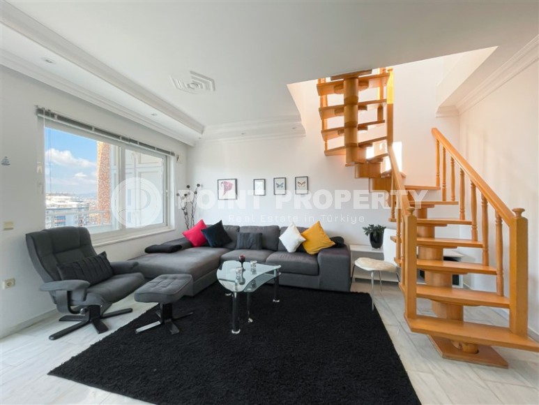 Двухуровневая квартира с панорамным видом на море и горы, на 9-м этаже с мансардой, в центре района Тосмур-id-7110-фото-4