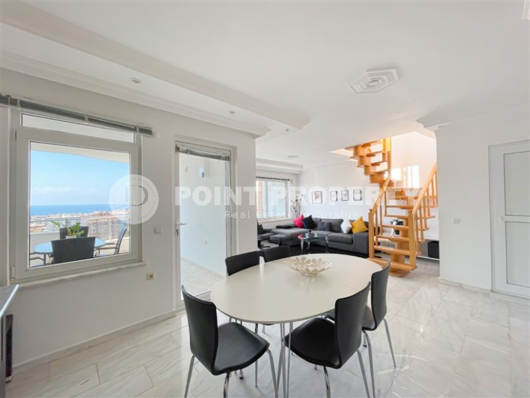 Двухуровневая квартира с панорамным видом на море и горы, на 9-м этаже с мансардой, в центре района Тосмур-id-7110-фото-6