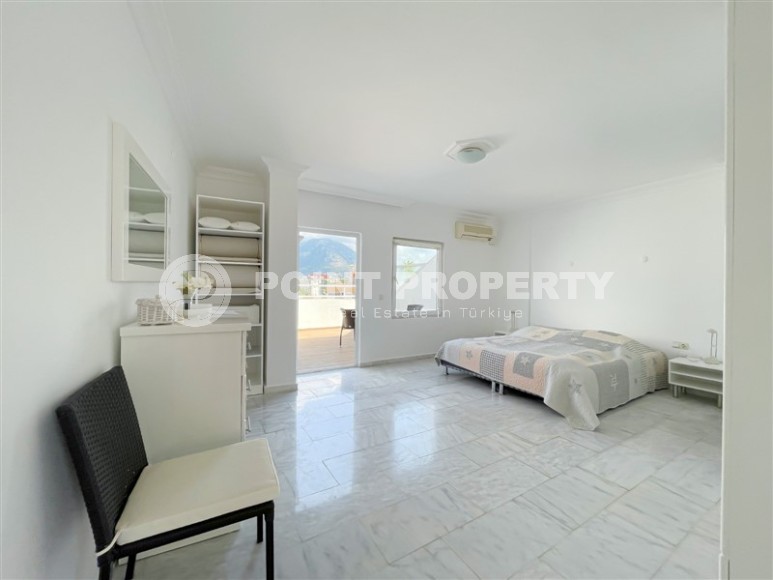 Двухуровневая квартира с панорамным видом на море и горы, на 9-м этаже с мансардой, в центре района Тосмур-id-7110-фото-8